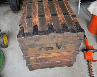 Vtg wooden chest