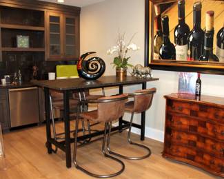 Exceptional Granite Top Pub Table with 4 Leather Stools