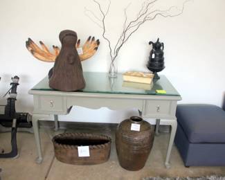 Faux Moose, Desk