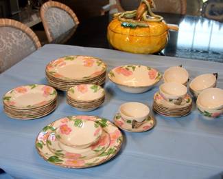 39 pcs. Franciscan Desert Rose