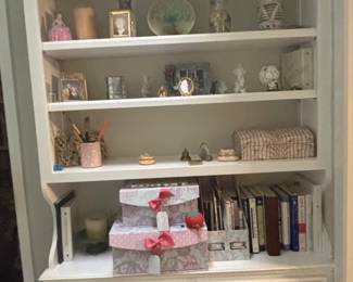 White Painted Hutch Bookcase with Cabinet Doors