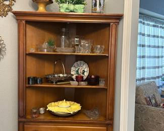 Corner shelf