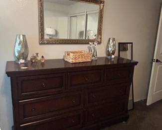Very nice bedroom set
