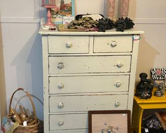 Chippy dresser