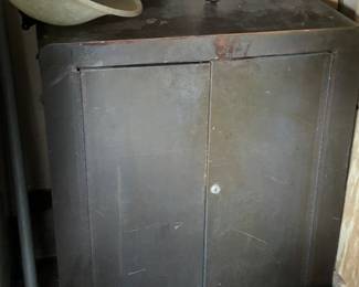 Tool cabinet