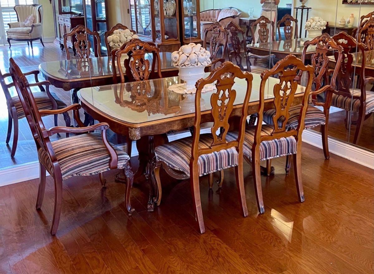 Dining table and 6 chairs (one needs repair) with 2 extensions $300
