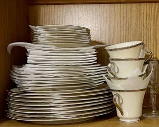 Lenox solitaire set $70
