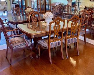 Dining table and 6 chairs (one needs repair) with 2 extensions $300