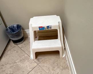Rubbermaid Step Plastic Step Stool