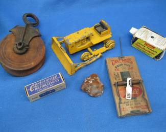Lot 199. Flat of collectibles