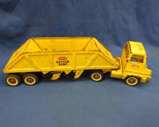 Lot 126. Vintage metal Tonka bottom dump
