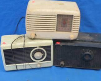 Lot 42. Three old untested radios: Philco Transtone Broadcast Meters short wave ? radio. Westinghouse. Truetone