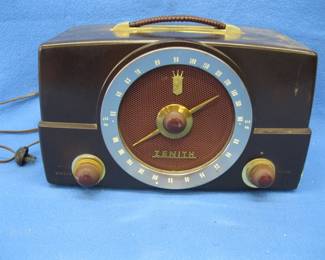 Lot 278. Working Zenith Model H725 radio
