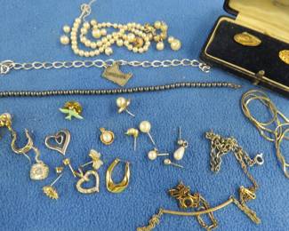 Lot 263. Miscellaneous pieces of jewelry, and a vintage jewelry box