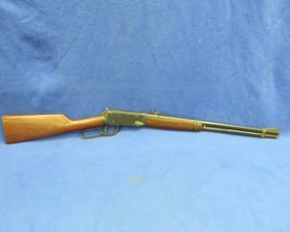 Lot 406. Vintage Daisy Model 1894 lever-action BB-Gun, has good compression