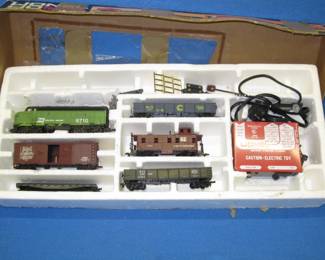 Lot 276. HO gauge train cars