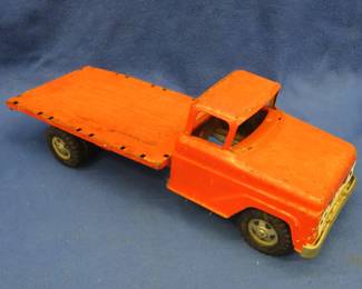 Lot 89. Vintage metal Tonka stake truck with no panels