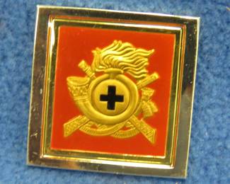 Lot 101. Franklin Mint's sterling silver The Sharp-Shooters Italy ingot from "The World's Greatest Regiments" weighing 14.86 grams.. All 50 emblems and the wooden display case will be sold separately in this auction