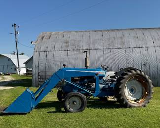 FORD 5000 TRACTOR WITH LOADER