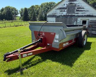 AGCO 3722 MENURE SPREADER