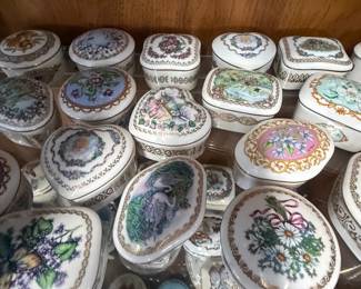 so many cute trinket boxes!