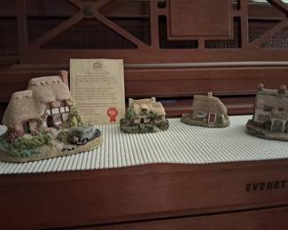 I have 4 pieces of the Lilliput village and the certificates,