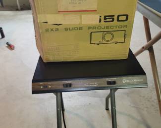 Projector and projector table