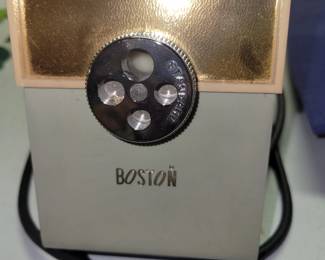 Electric pencil sharpener