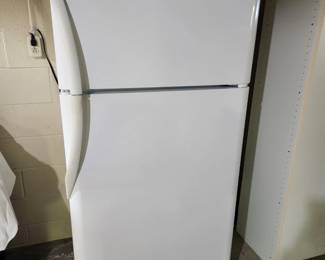 18cu ft refrigerator in great shape