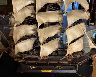 Vintage Frigata Espanola 1780 war ship model close up
