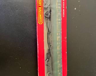 Boxed Horny OO Gauge Southern Railway olive green coach car