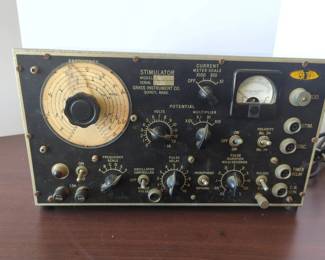 Grass Instrument Co. Model 5C Voltage Stimulator