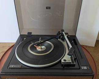 Realistic LAB-34 Auto-Manual Turntable