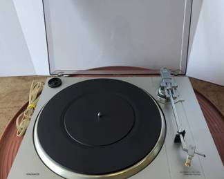 Magnavox Turntable FP7130SL01 with Automatic...