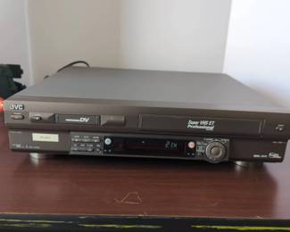 JVC SR-VS30U Super VHS/DV Video Recorder