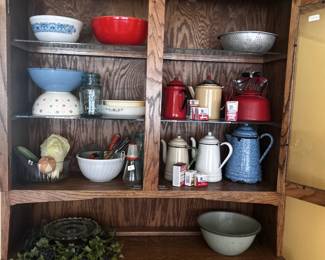 Country fresh bowls and coffee pots