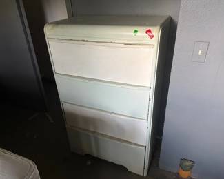 CHEST OF DRAWERS