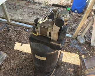 AIR COMPRESSOR
