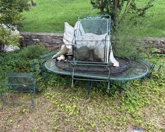 WROUGHT IRON TABLE & CHAIRS