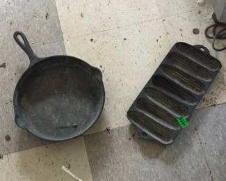 CAST IEON SKILLET AND CORNBREAD PAN