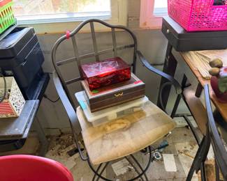 STOOL WITH MISC