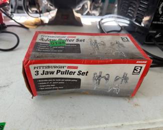 PITTSBURGE 3 JAW PULLER SET