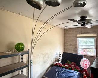 FLOOR LAMP