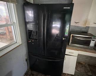 SAMSUNG REFRIGERATOR