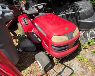 RIDING LAWN MOWER