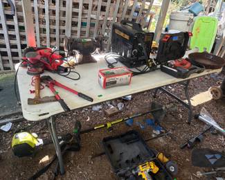 FOLDING TABLE