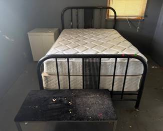METAL FULL BED AND BENCH