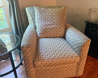 Appear a swivel chairs
