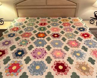 Vintage Quilt: “Grandmother’s Flower Garden”