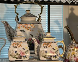 Franklin Mint: "Birds & Flowers of the Orient" 8 Pc Set